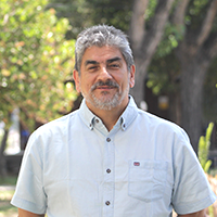 Foto del decano de la Facultad de Ciencias Medicas, Alejandro Guajardo