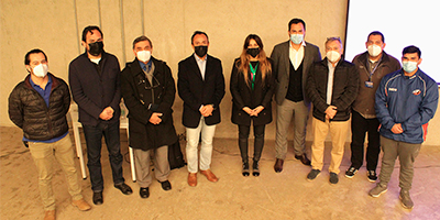 Foto grupal en la que aparece Jaime Pizarro junto con autoridades y docentes de Eciades Usach