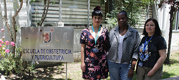Dra. Milagros Santacruz con la profesora Lorena Ramirez de Obstetricia Usach