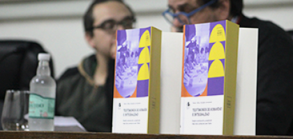 Ceremonia de lanzamiento del libro 'Testimonios de humanidad e integralidad'